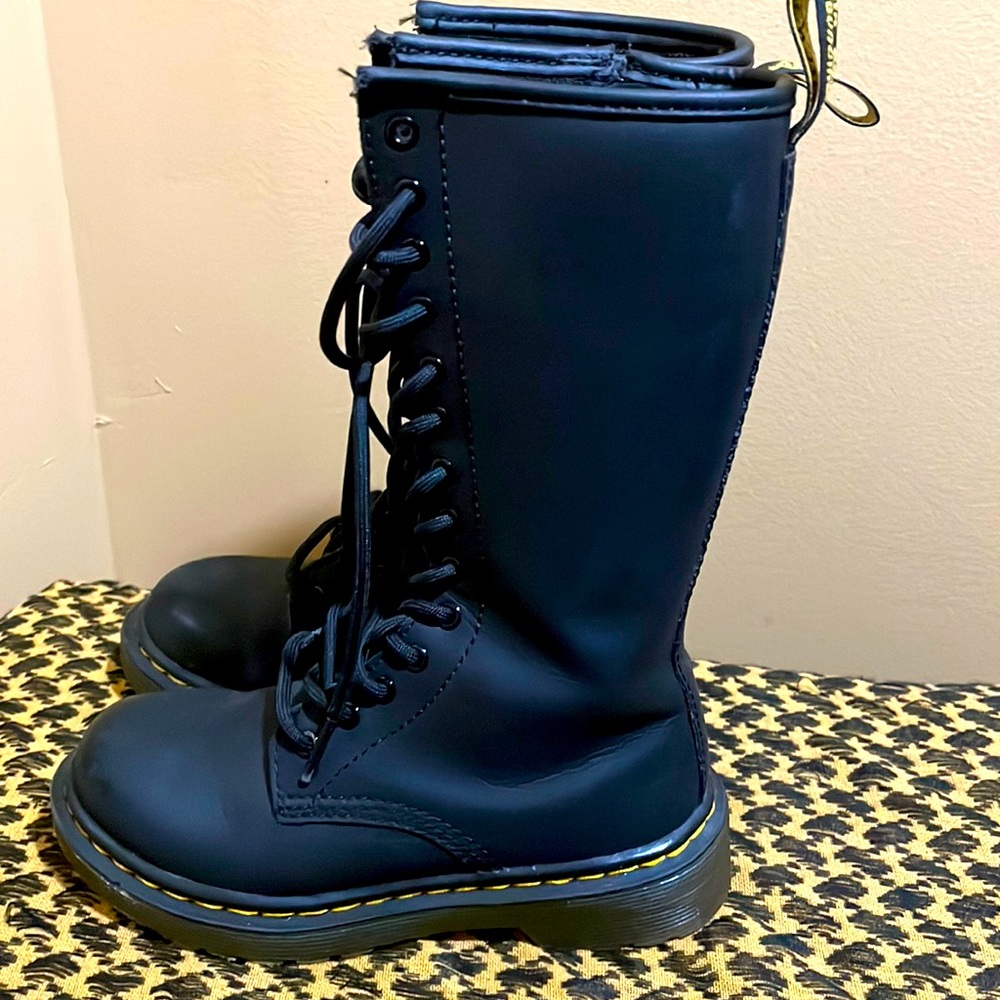 Girls Dr. Martens